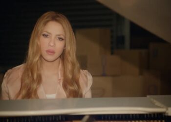 Shakira – «Acróstico»: Τραγουδά με τους γιους της στο video clip
